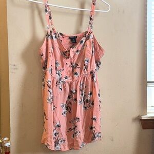 🌴EUC - Torrid Peach Colored Floral Sleveless Tank Top Size 2